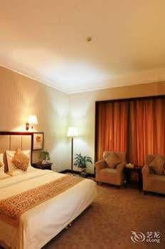 Hotel Wangfujing 4*